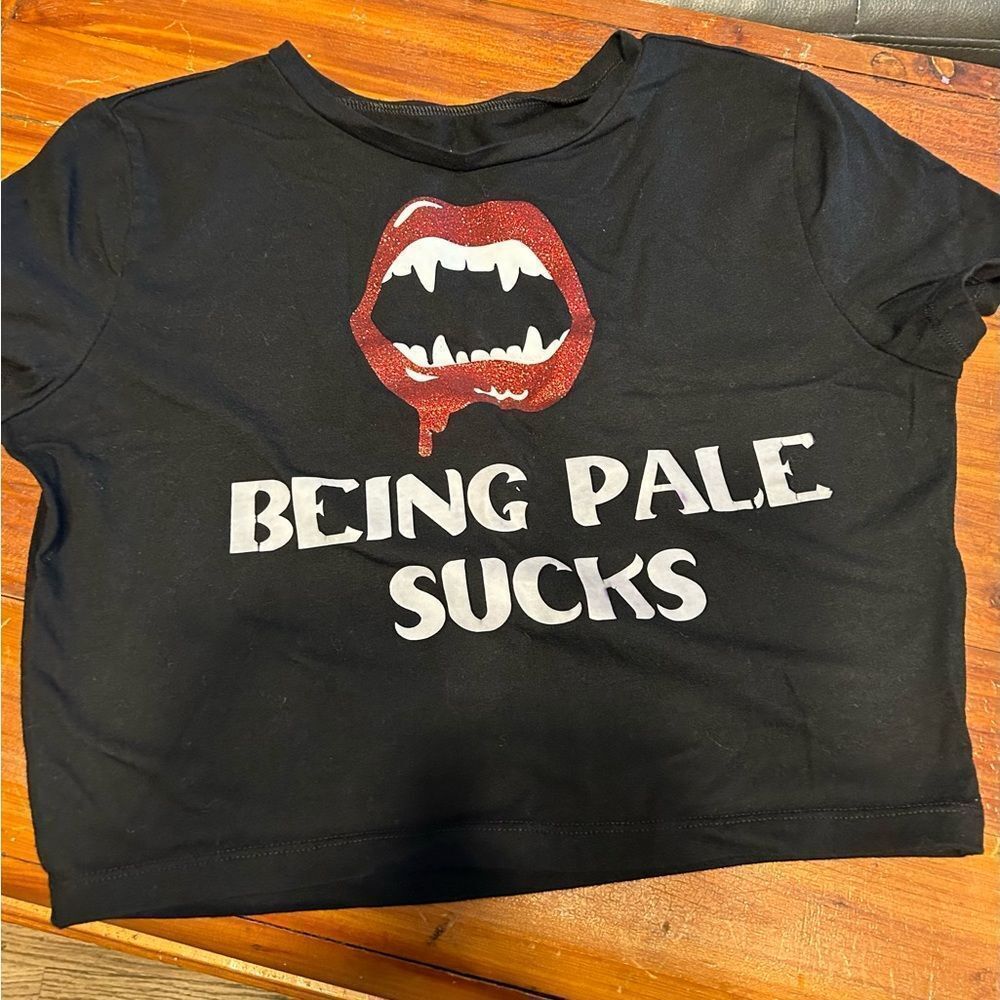 Wild fable tshirt with vampire teeth size large